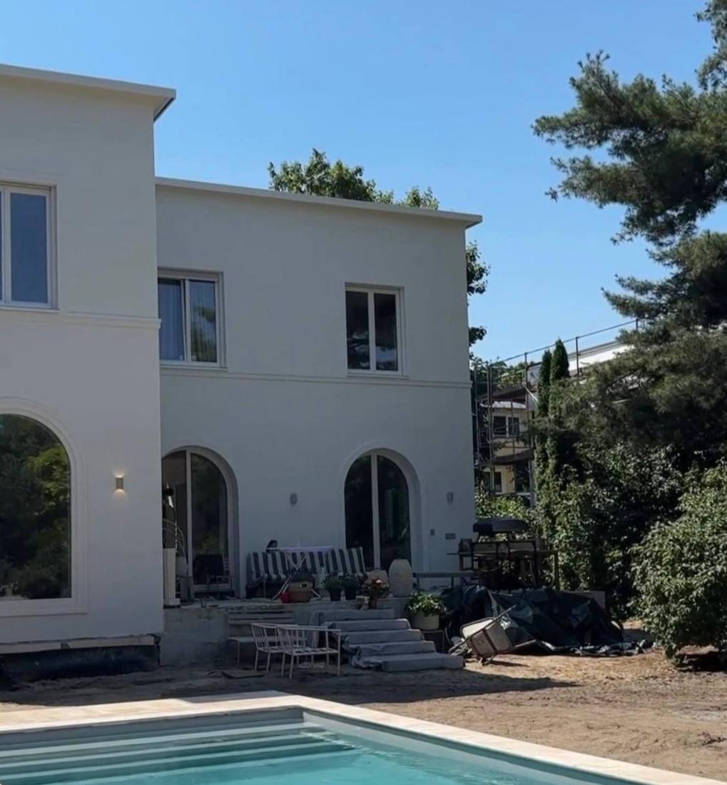 Fertig saniertes Einfamilienhaus mit Pool in Berlin